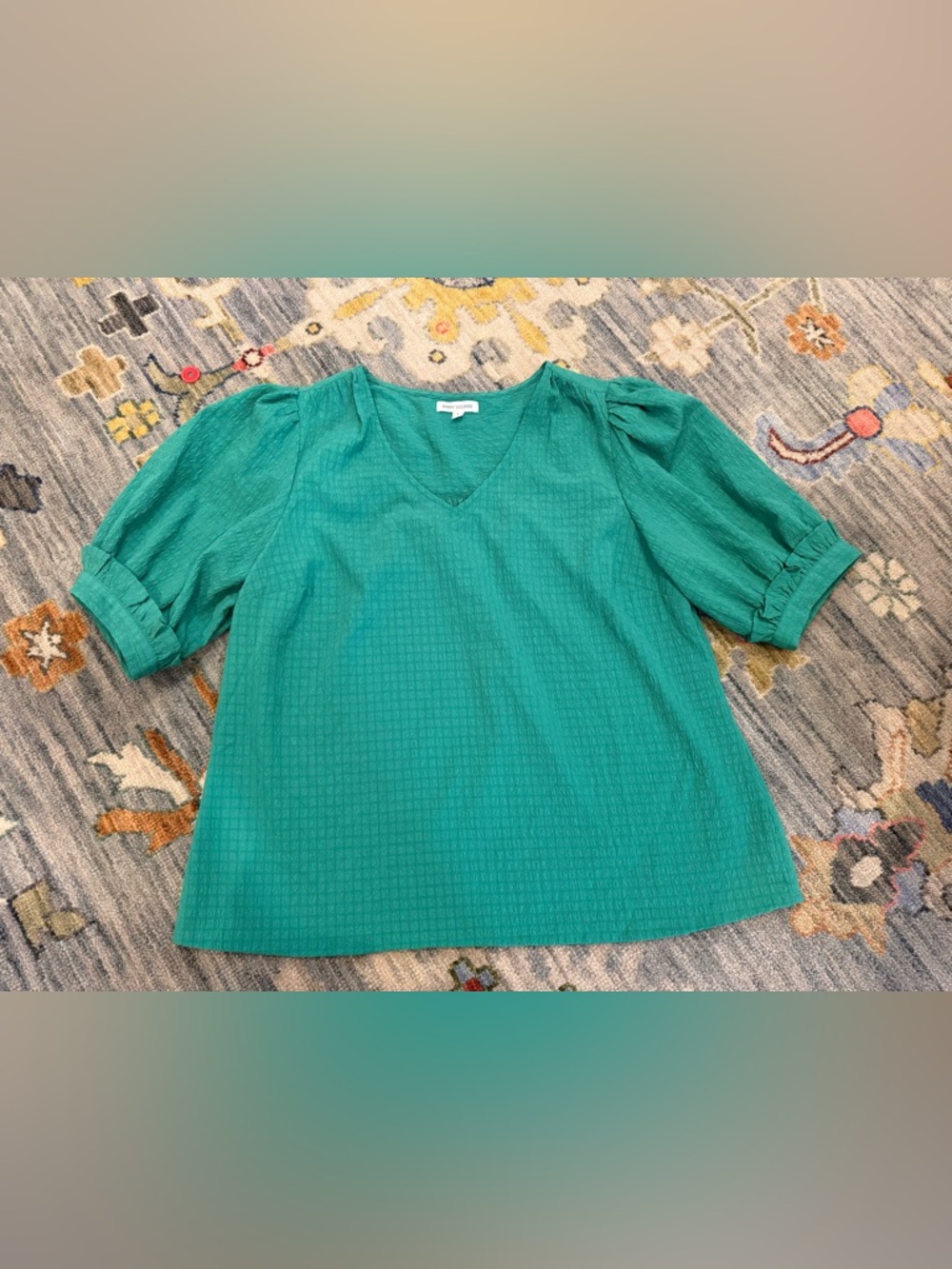Mary Square green textured notched V-neck top with puff sleeve size Large